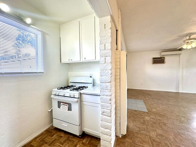 Photo - RogerRd237-243 Unit Roger239-3