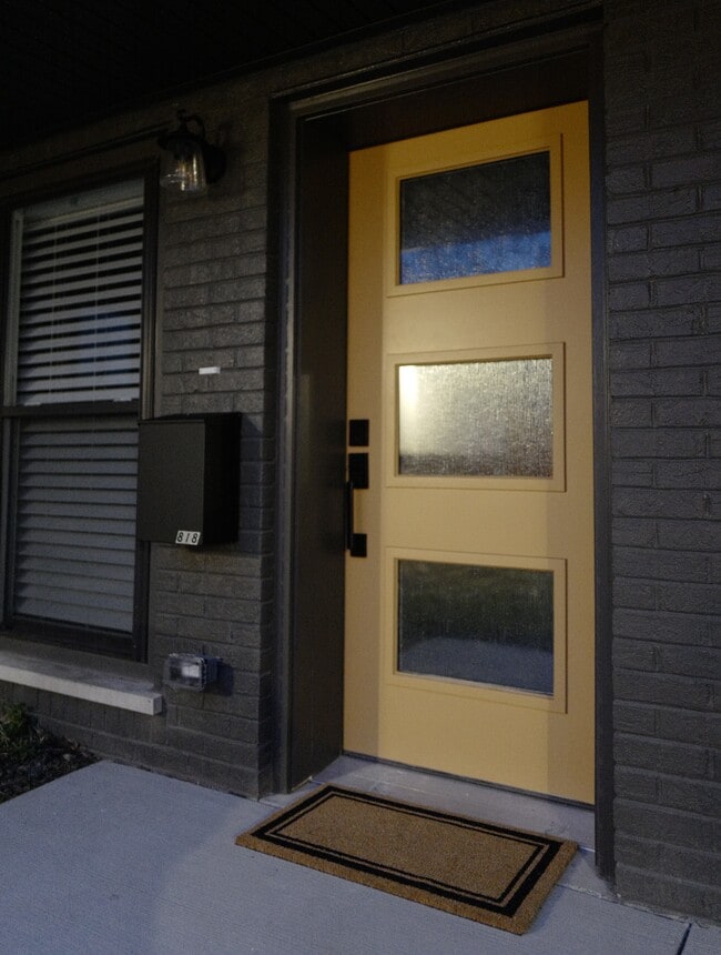 Photo - 818 Francis Pl