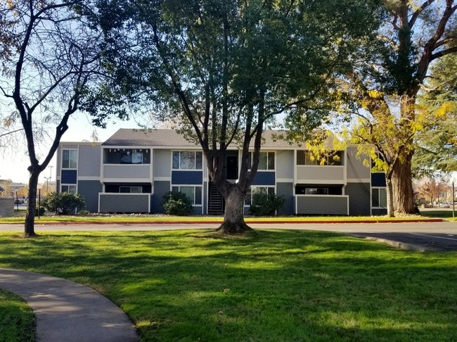 Glenbrook Apartments - Glenbrook Apartments