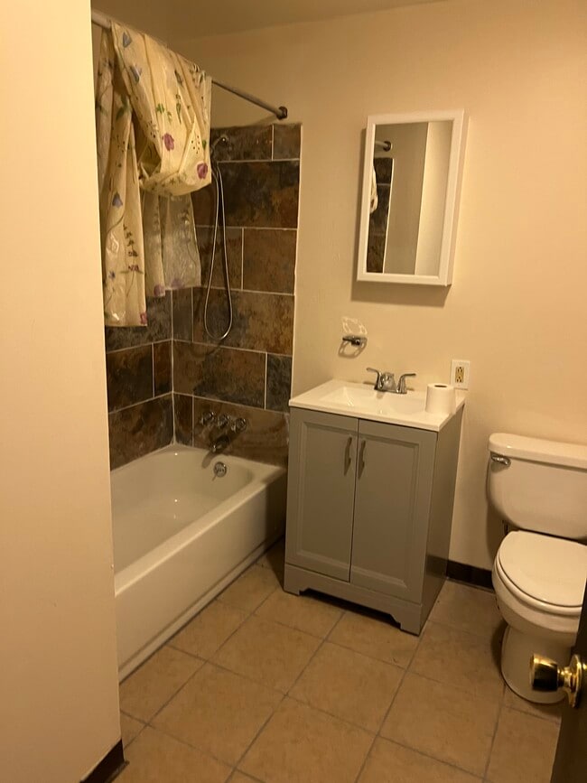 Photo - 921 N 29th St