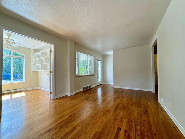 Photo - Beautiful 2 bedroom, 1.5 bathrooms plus an office!! Available NOW!