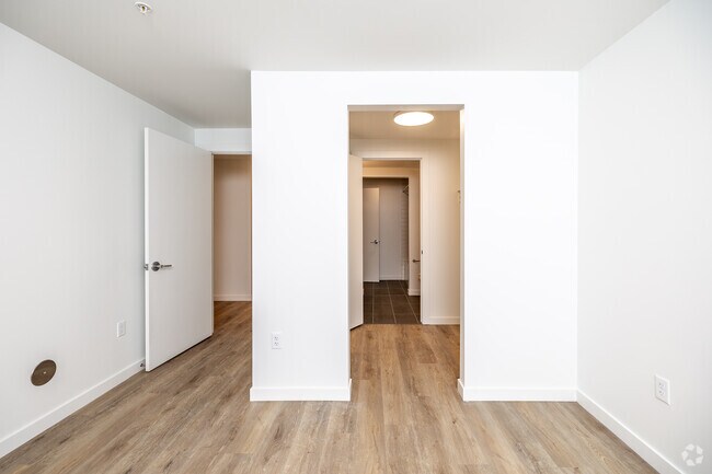 1BR, 1BA - A4/870 SF - Haymaker