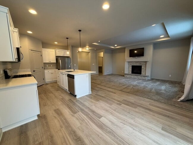 Photo - Immaculate 3-Bedroom Home with Open Layout in Crescent Creek