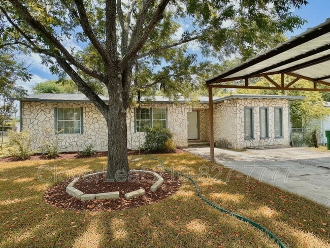 Building Photo - 214 Basswood Dr