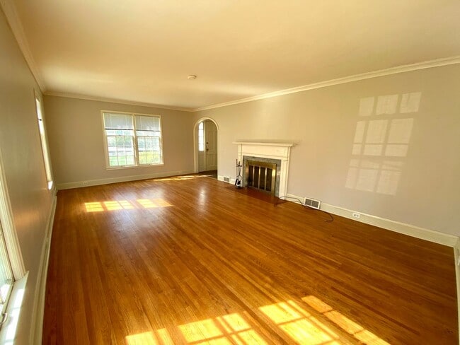 Photo - Stunning Historic 4 Bed Home Near NDSU