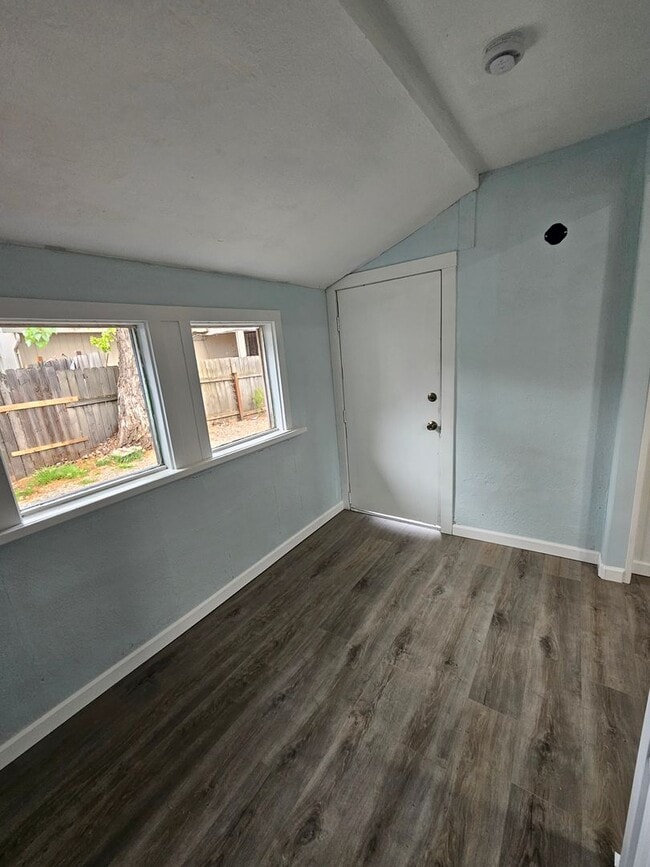 Photo - 2502001 Unit B