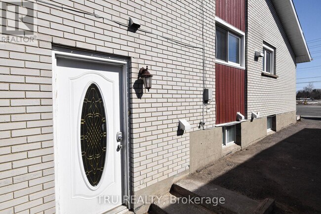 Photo - 1847 Walkley Rd