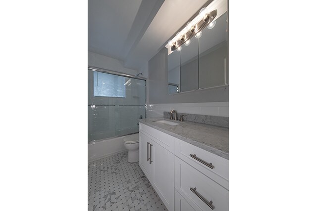 Quart Vanity Top/ Marble Basketweave Floor Tile