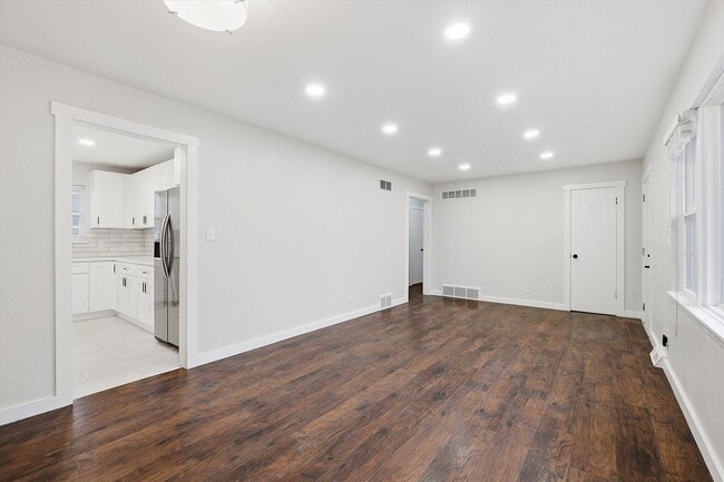 Photo - 4517 E 112 St