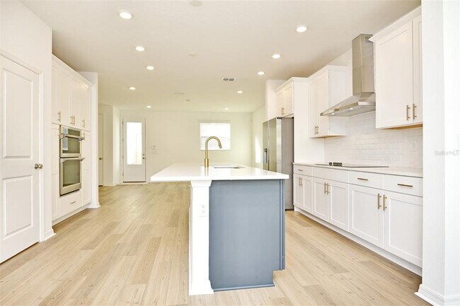 2948 Voyager Ave