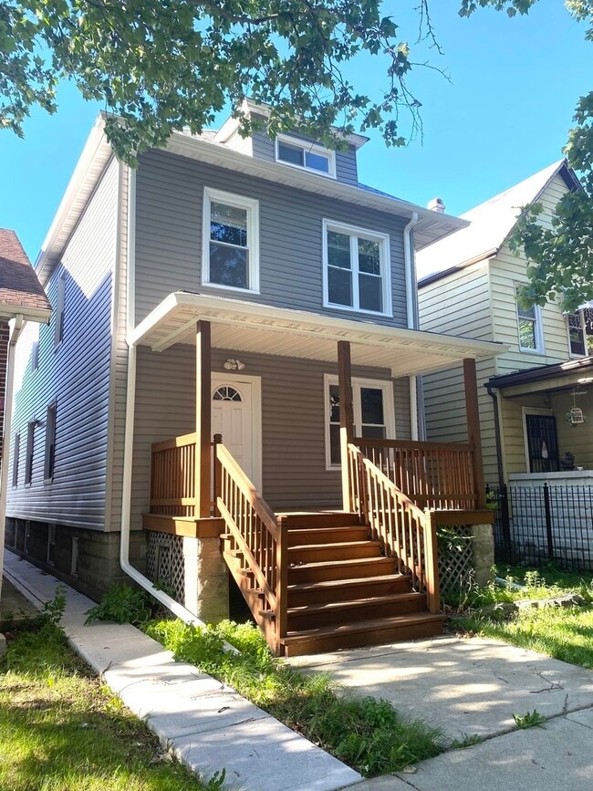 Building Photo - 4838 W Belden Ave Unit 2 Rental