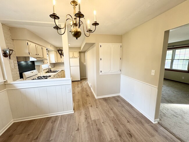 Dining/lkitchen - 1315 Book Ave