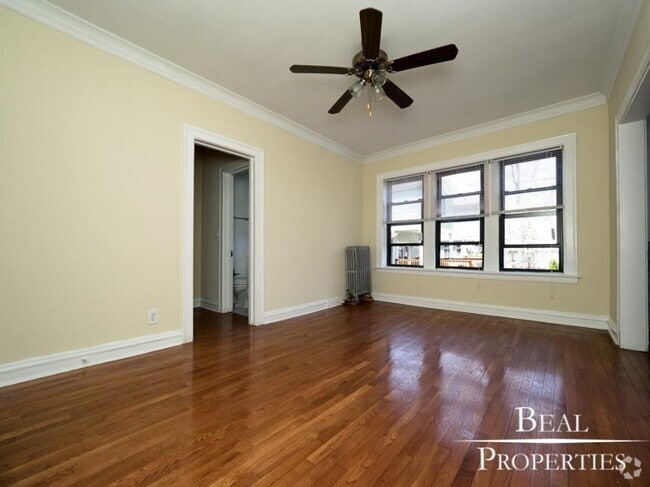 Building Photo - 0 bedroom in CHICAGO IL 60640 Unit 402 Rental