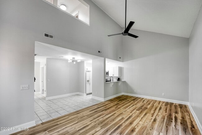 Photo - 5130 Lampost Cir