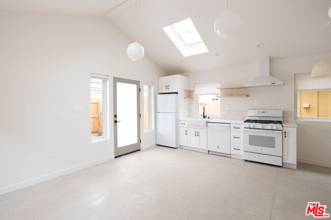 Photo - 4949 Sycamore Terrace