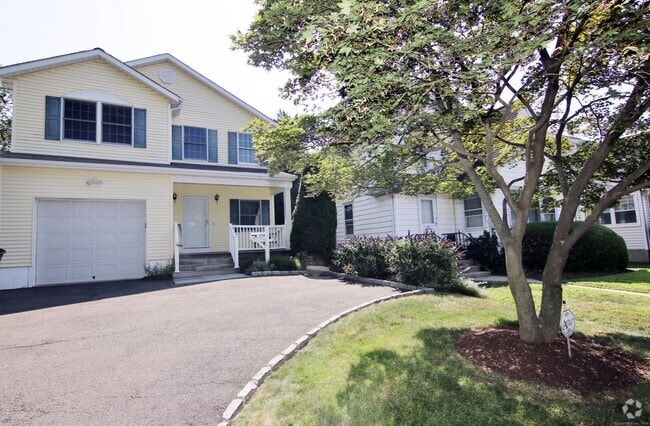 Building Photo - 570 Fairfield Ave Rental