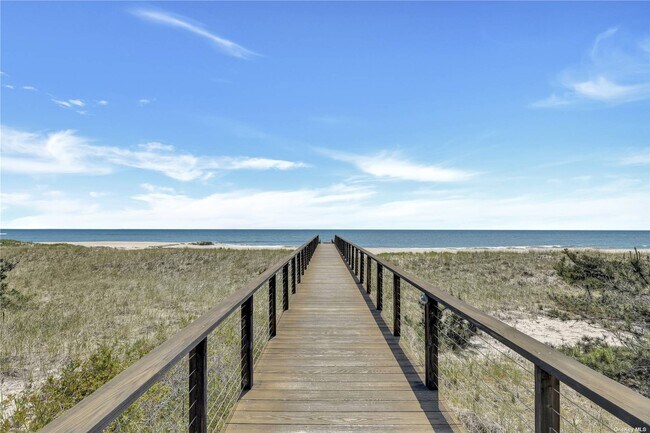 585 Dune Rd L5  