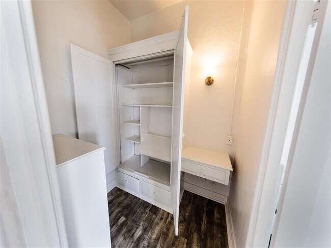 Photo - 5611 Carlton Way