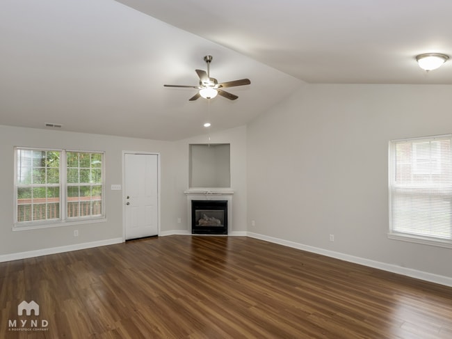 Photo - 919 Crestmere St