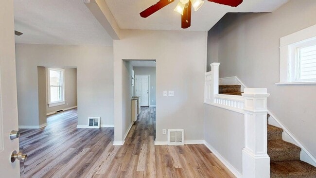 Photo - 982 Collinwood Ave