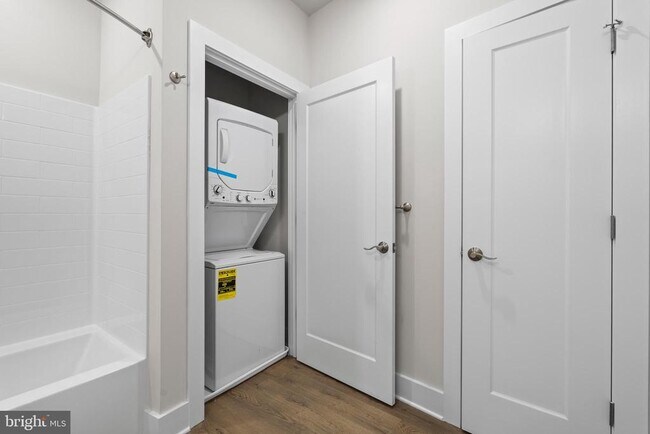 Photo - 30 W Broad St Unit SUITE 4