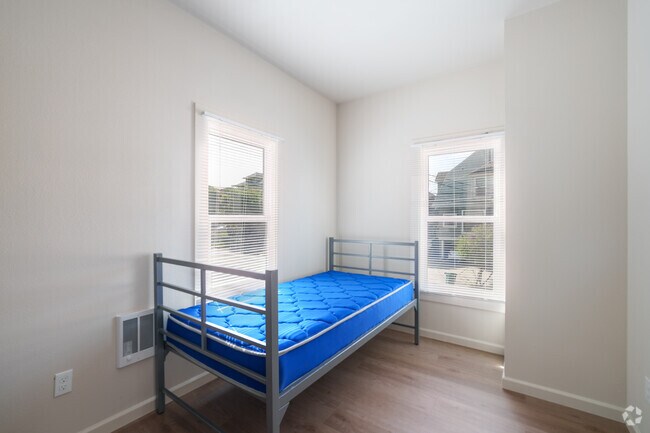 3BR, 2BA - 650SF - Bedroom - 2211 Channing Way