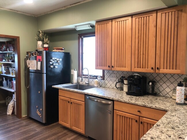 Photo - 713 E Elm St