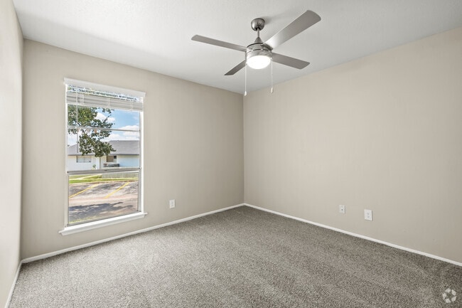 2 habitaciones, 2 baños - 800 pies cuadrados - Dormitorio principal - Peaks at Live Oak