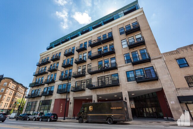 Building Photo - 1645 W Ogden Ave Unit #  0718 Rental