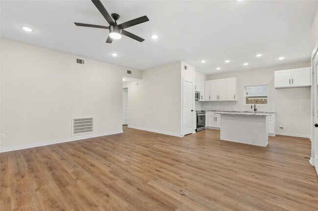 Photo - 7709 St Louis St