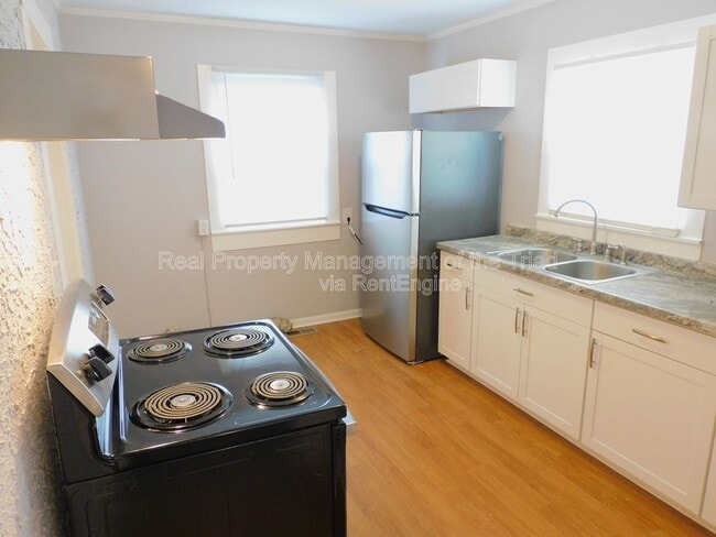 Photo - 201 Sheppard St