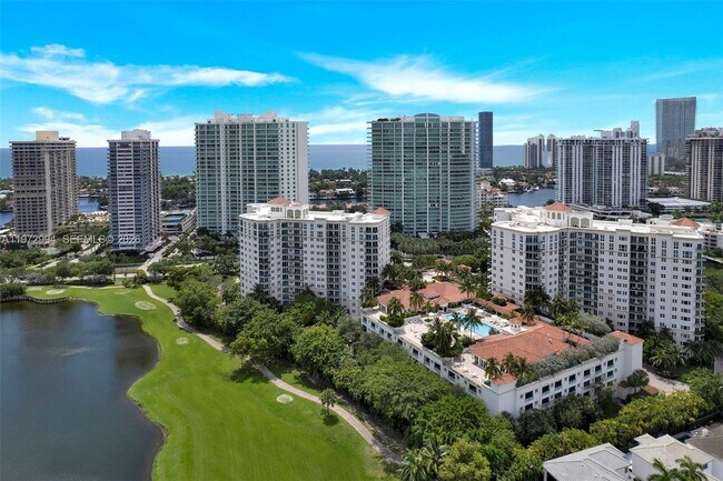 20000 E Country Club Dr Unit PH06