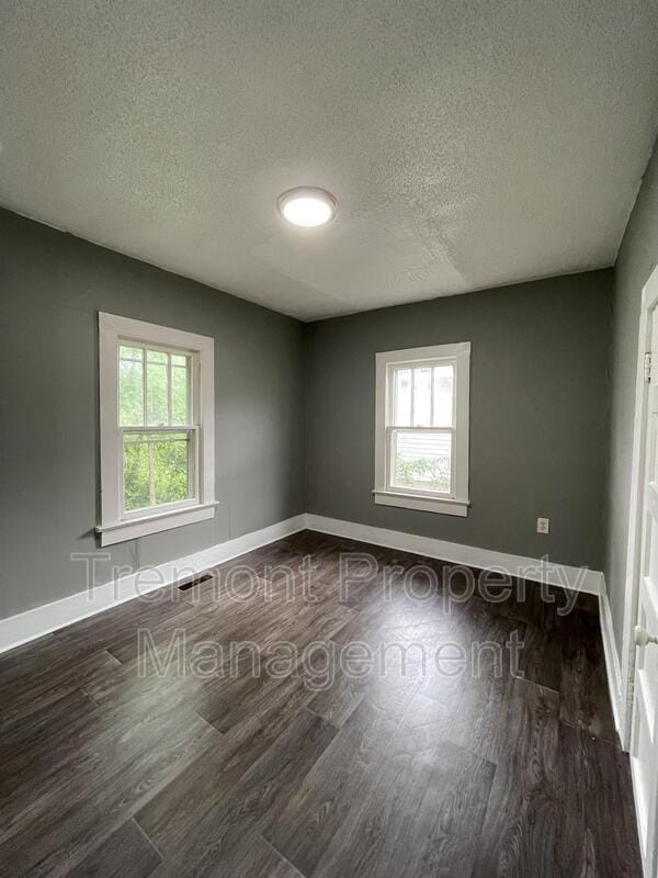 Photo - 2702 Woodside St
