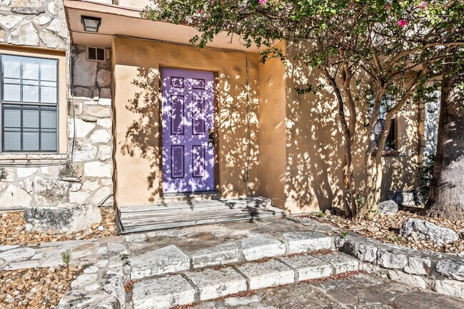 Photo - Charming 2-bedroom, 1-bath home $500 OFF R... Unit Apt #2