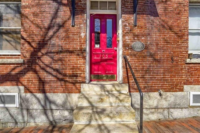 Building Photo - 105 W Merrimack St Unit 2
