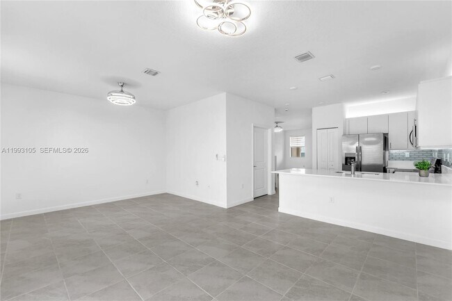 Photo - 2425 SE 28th Dr