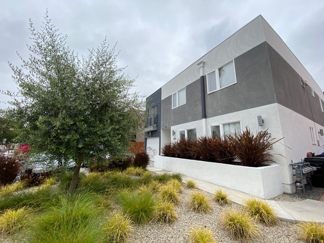 Photo - 627 N Mariposa Ave Unidad 627