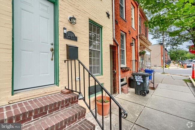 Building Photo - 2124 Bank St Rental