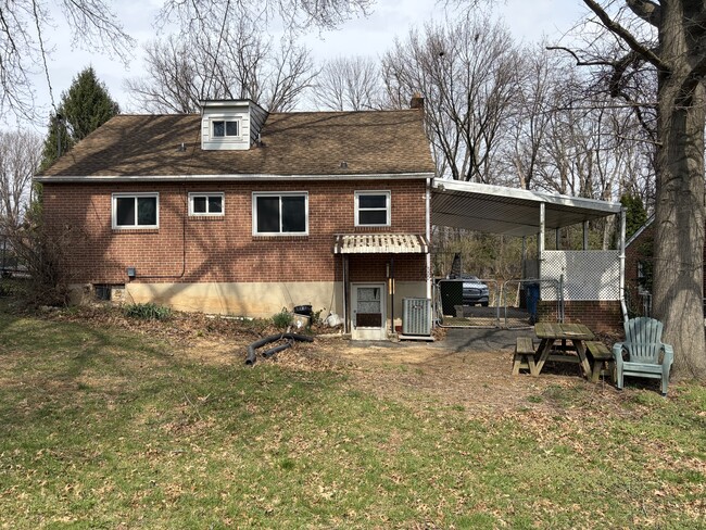 Photo - 741 York St