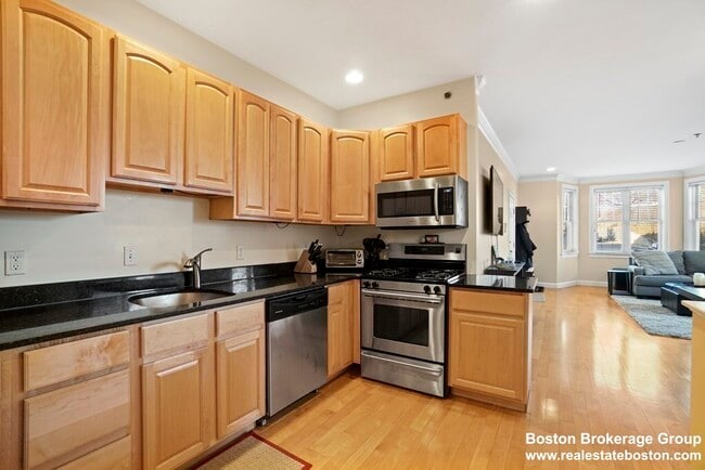 Building Photo - 8 Howell St