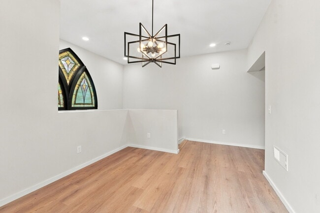 Photo - 1568 Lonsdale Ave Unit 201