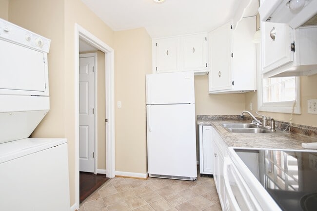 Photo - Student-Friendly Fry's Spring Duplex Near UVA