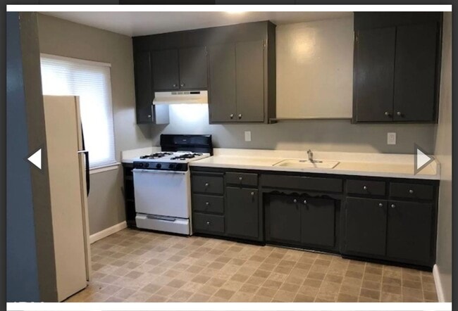 Building Photo - $500 off First Month Rent! Charming 2x1 With Attached Garage & Backyard!