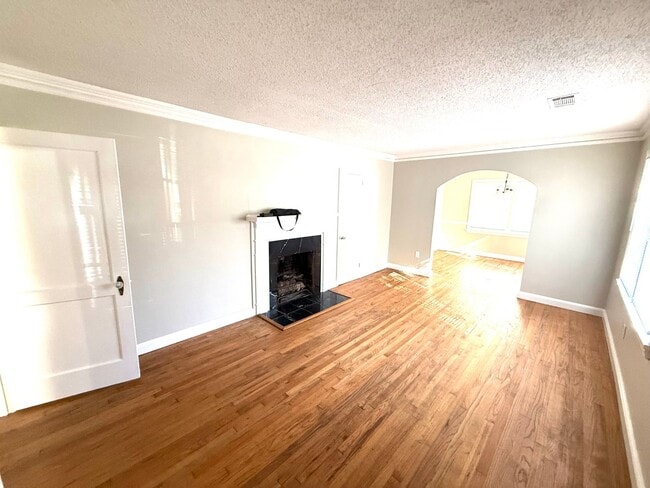 Photo - ** 3 Bed 1 Bath located in Cloverdale ** Call 334-366-9198 to schedule a self tour