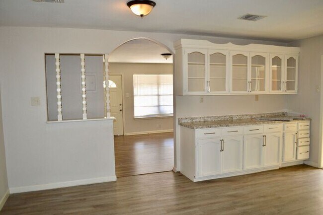 Photo - Charming 3 bed 2 bath right off Commerce a...