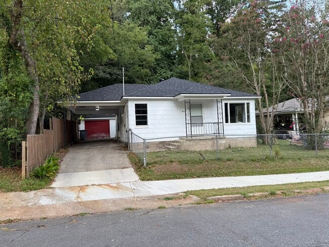 Photo - 404 Holly St
