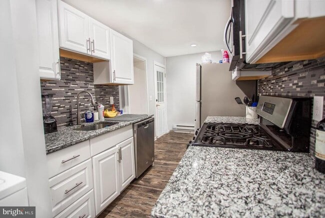 Building Photo - 217 W Lancaster Ave Unit 1B