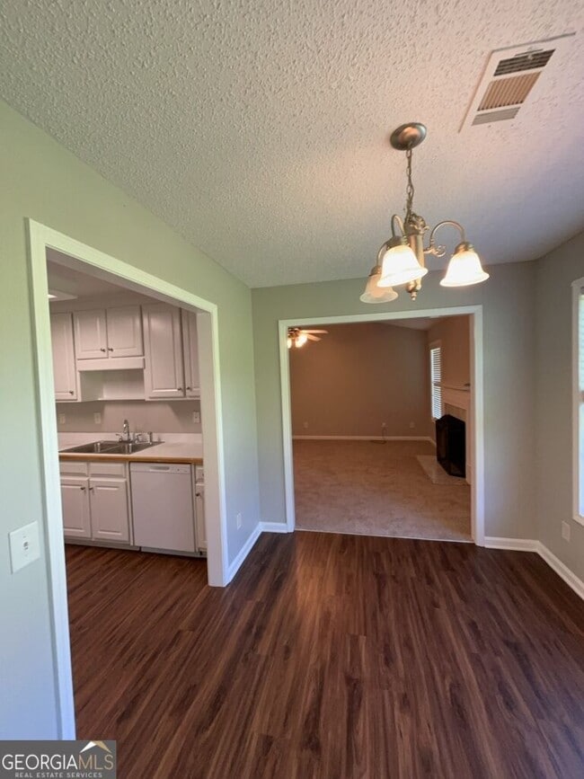 1302 Manning Way