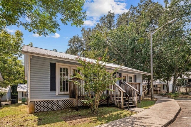 2266 Magnolia Cir Unit 1