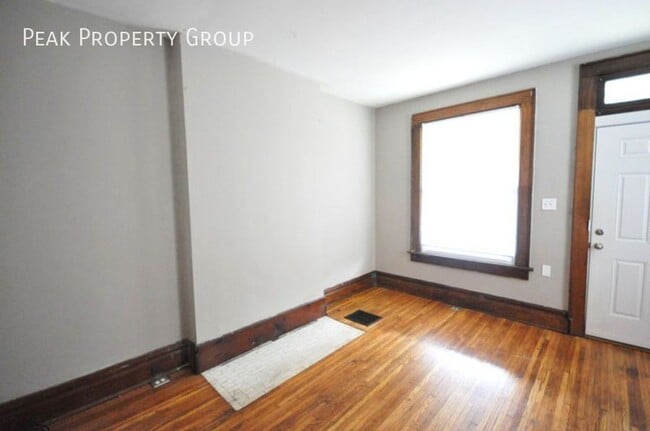 Photo - 2162 Indianola Ave